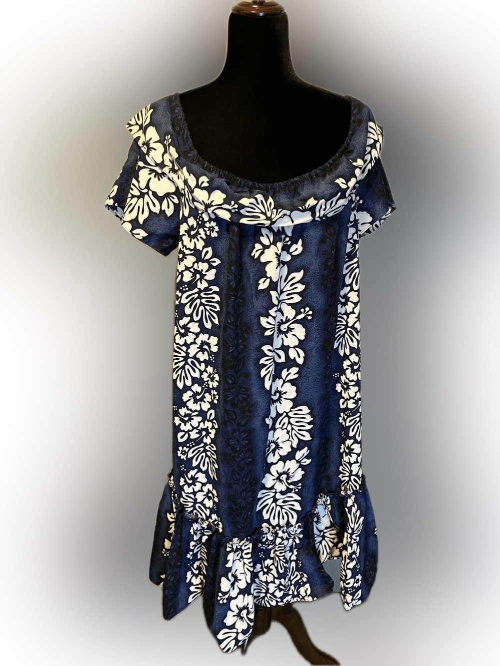 Aloha Mo’i Hawaiian Mu’umu’u Hibiscus Dress size S